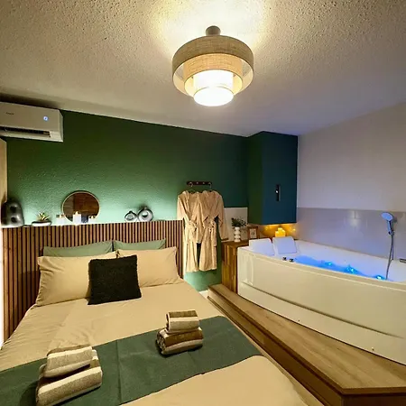 Apartment Relaxing With Balneo Nimes