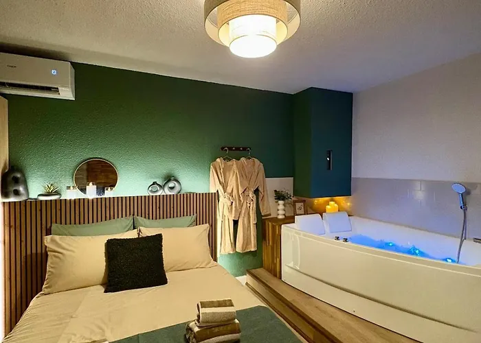 Apartment Relaxing With Balneo Nimes